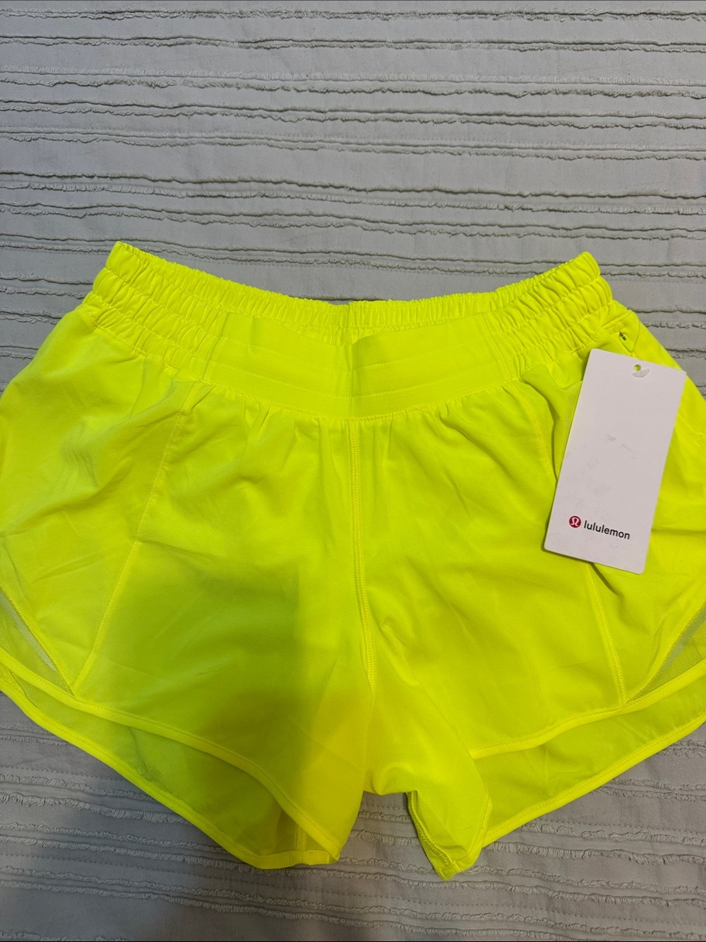 Lululemon Hotty Hot LR 4” Lined Short Neon Yellow Size 10 NWT